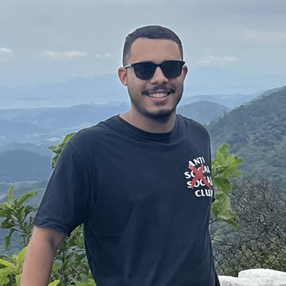 Foto de Gabriel Oliveira sorrindo, desenvolvedor e criador de conteúdo